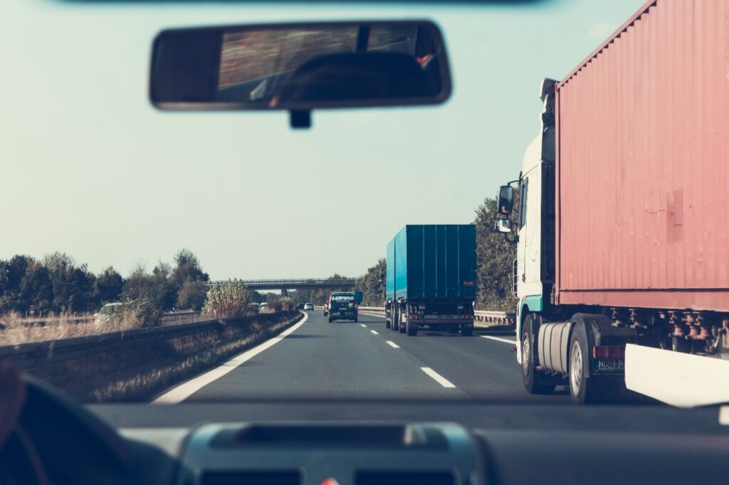 Quais são as maiores causas de acidentes nas rodovias?